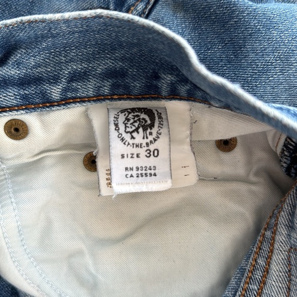 Diesel High Rise Buttonfly Denim/Jean Shorts. Frayed Hems. Size 30. - Picture 11 of 12